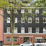 Modern Und Ruhig, Mit Garage & Ps4, Nahe Messe, Rue Und Uniklinik, Voll Ausgestattete Kueche, Bad Mit Dusche Und Badewanne *